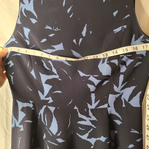 Ann Taylor navy blue & blue floral print woven fit and flare midi dress Size 6 - Picture 9 of 10